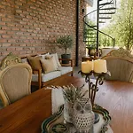 Hotel Kumkat *